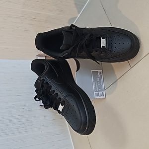 Nike Women's All Black Air Force 1 '07